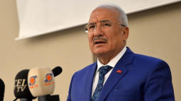Mersin Büyükşehir Belediye Başkanı Kocamaz MHP'den İstifa Etti