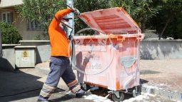 Silifke’de Çöp Konteynırları Dezenfekte Ediliyor