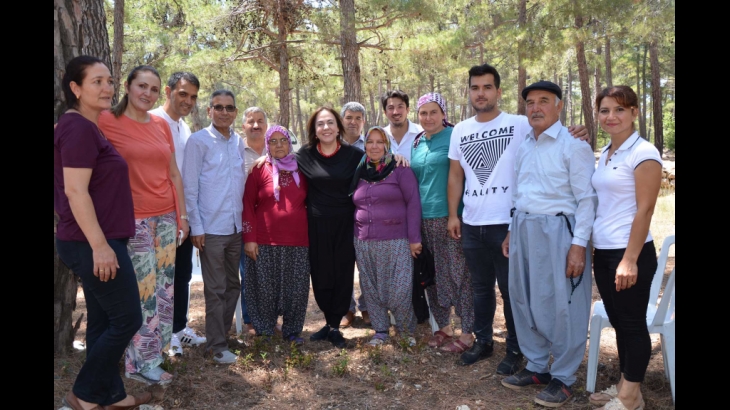 AK Parti Silifke İlçe Teşkilatı Uzuncaburç Delikılıç Mesire ve Piknik alanında birlik beraberlik ve dayanışma yemeği düzenledi.