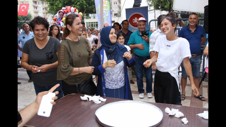 Festivalde En İyi Yoğurt ve Yoğurt Yeme Yarışmaları Düzenlendi