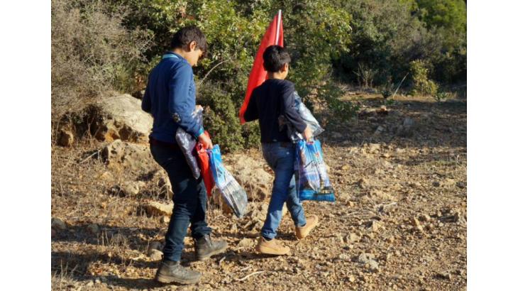 Sarıkeçili Yörük Çocuklarının Hediye Sevinci