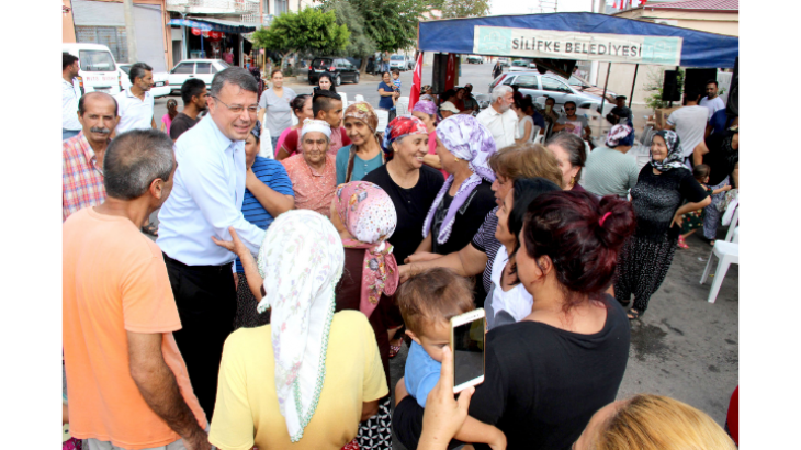 Silifke Belediyesi Say Mahallesi’nde Aşure Dağıttı