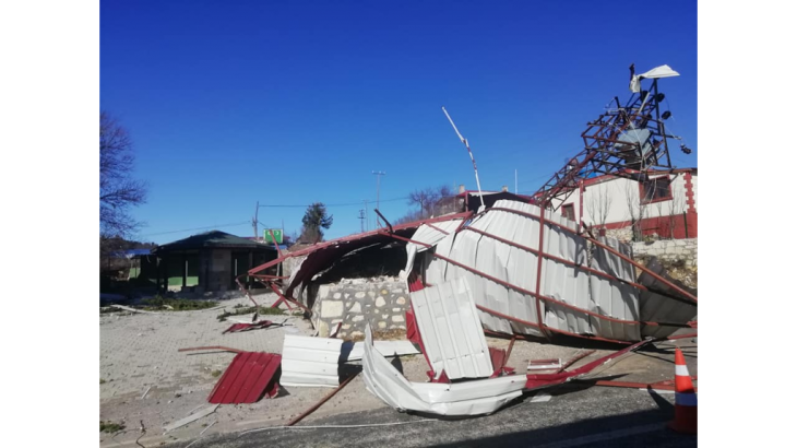 Yeniçıktı Mahallesi'nde Cami'nin Çatısı Fırtınada Uçtu (4)